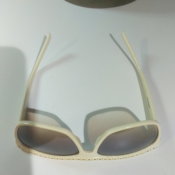 Ivory & Gold Dollhouse Sunglasses - Picture 7 of 8